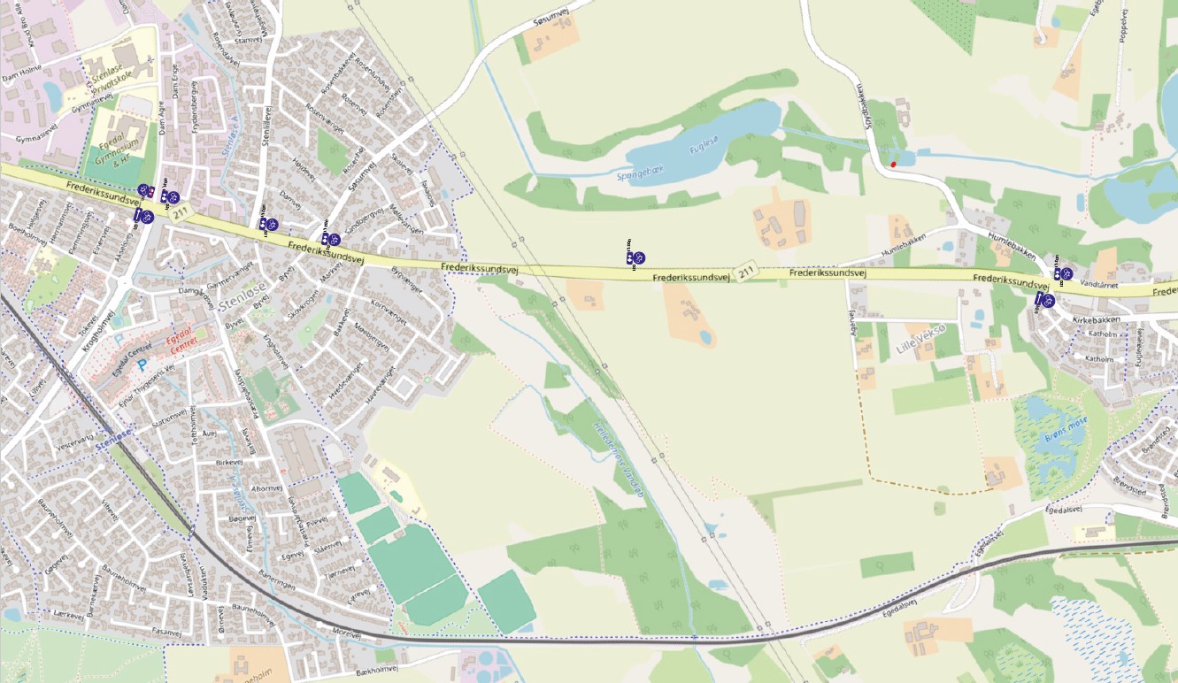 Kortet viser cykelomkørsel på Frederikssundsvej mellem Krogholmvej og Kirkebakken, hvor cyklister bliver henvist til modsatte side.