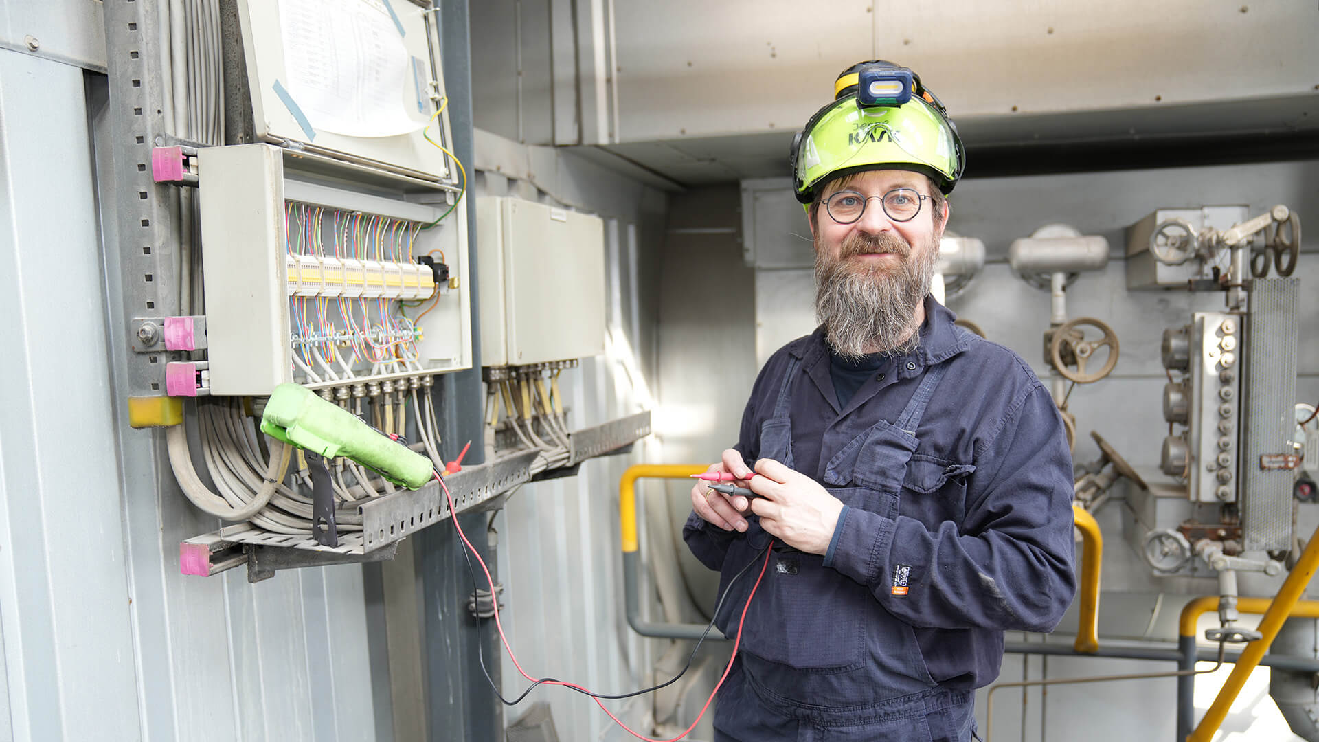 Jeppe Herborg Christensen foran eltavle